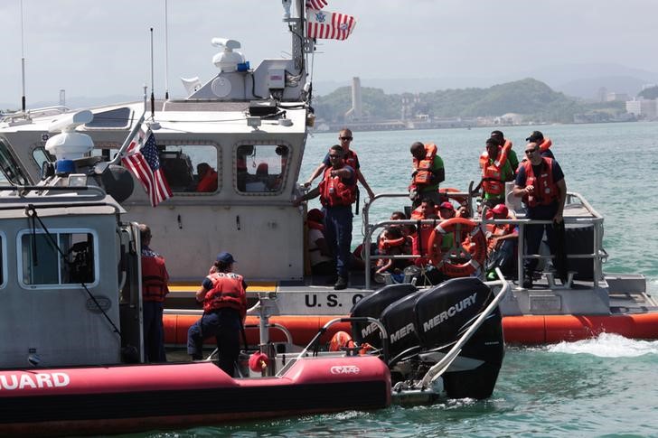 © Reuters. Passageiros resgatados da  America Cruise Ferries são vistos em navio da Guarda Costeira após o navio em que estavam sofrer um incêndio perto de San Juan