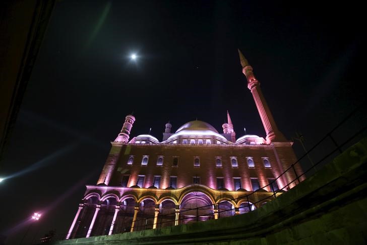 © Reuters. فريق (لا بتي شاه) يفتتح مهرجان قلعة صلاح الدين للموسيقى والغناء بالقاهرة
