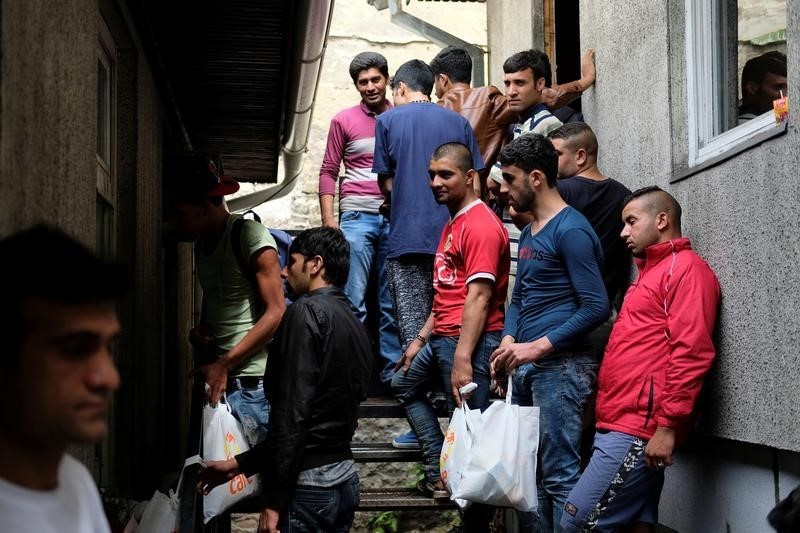 © Reuters. متحدث: صربيا تحتجز أكثر من 3000 مهاجر غير شرعي في شهر واحد