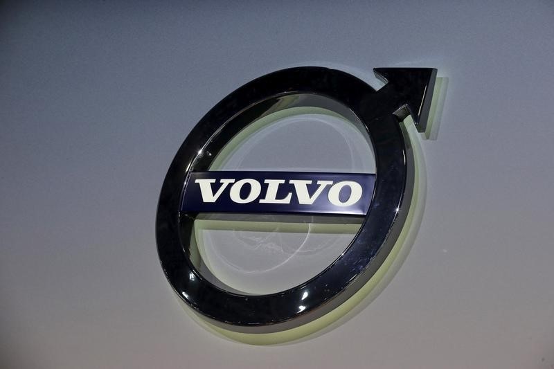 © Reuters. Volvo y Uber se asocian para desarrollar vehículos autónomos