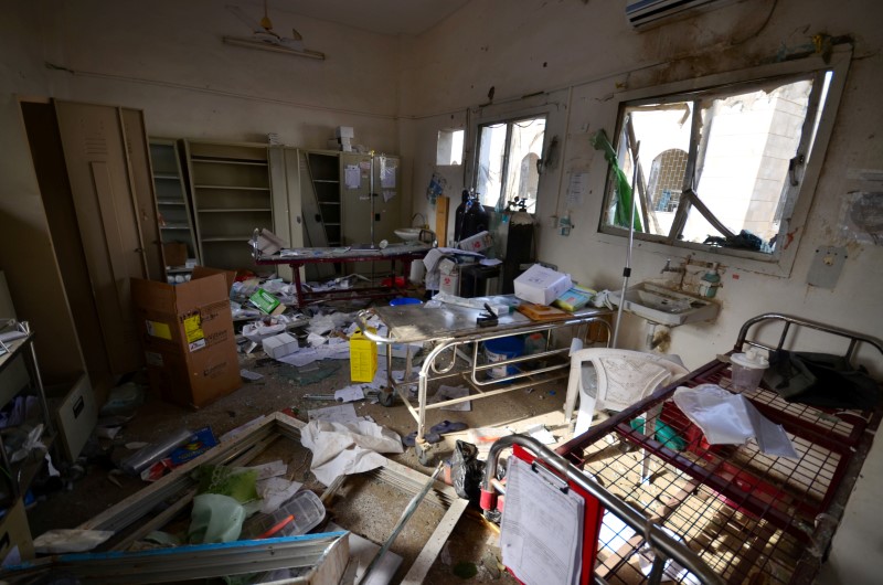 © Reuters. أطباء بلا حدود تقول إنها تجلي موظفيها من اليمن بعد ضربة جوية للتحالف