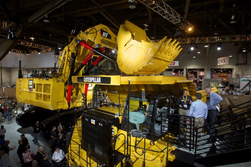 © Reuters. Mining equipment is displayed at the Caterpillar booth during the MINExpo International 2012 trade show at the Las Vegas Convention Center in Las Vegas