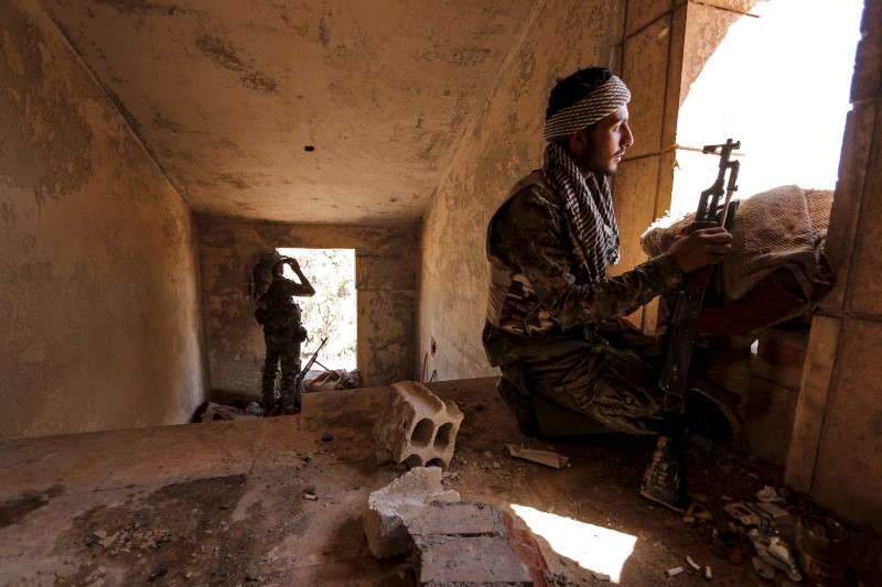 © Reuters. مسؤول: فصائل كردية بسوريا تسيطر على مواقع جديدة في الحسكة