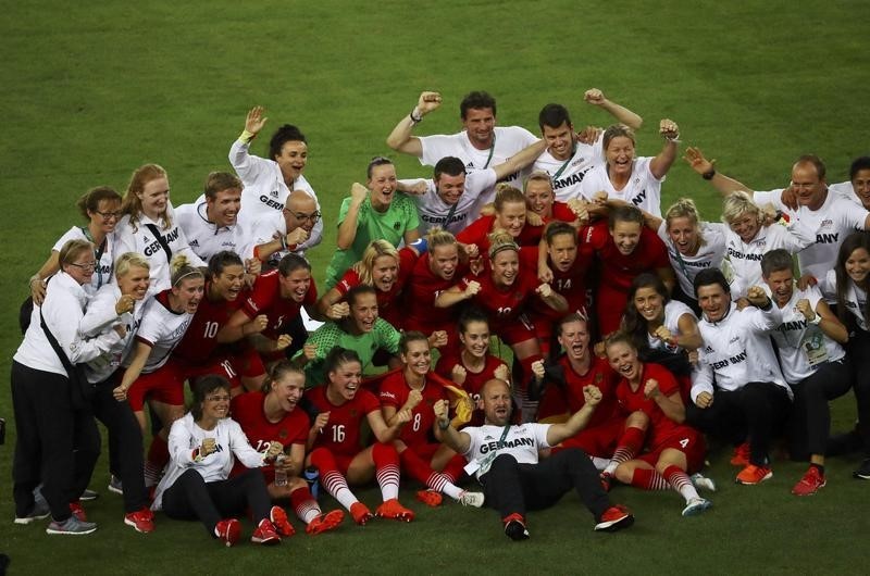 © Reuters. ألمانيا تحرز ذهبية كرة القدم للسيدات على حساب السويد