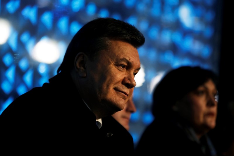 © Reuters. Ukrainian President Viktor Yanukovych watches the opening ceremony of the 2014 Winter Olympics