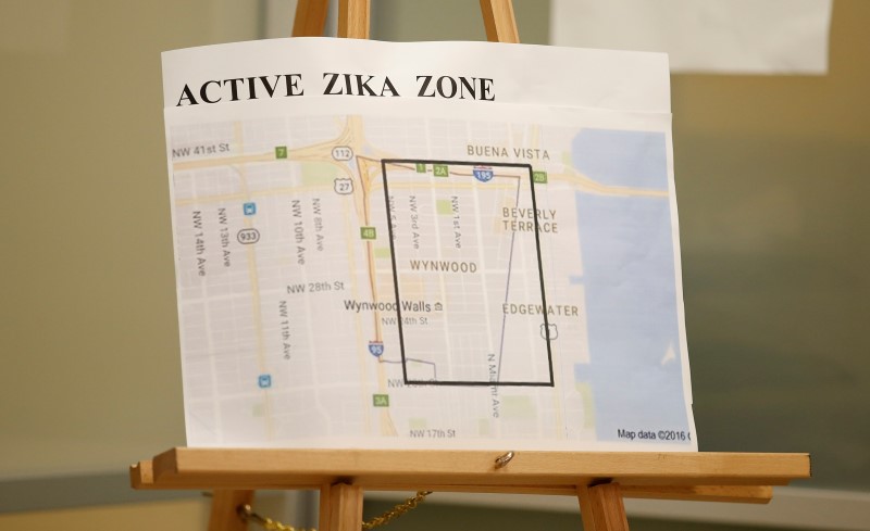 © Reuters. FILE PHOTO  - A map is seen of the active Zika zone as U.S. Democratic presidential nominee Hillary Clinton visits the Borinquen Health Care Center in Miami