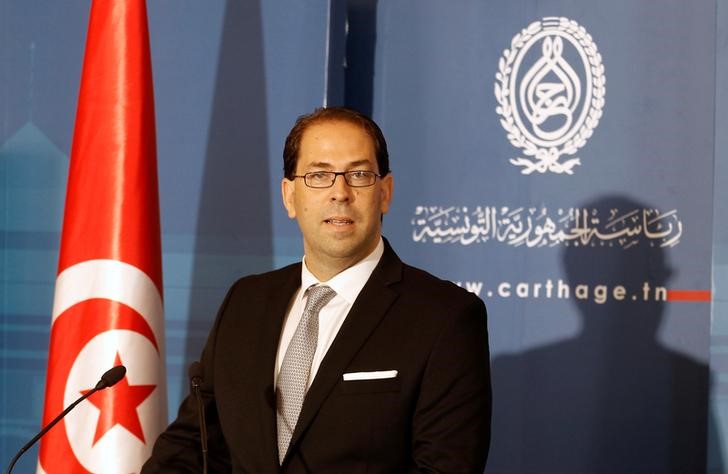 © Reuters. Tunisia's PM-designate Youssef Chahed speaks during a news conference after his meeting with Tunisia's President Beji Caid Essebsi in Tunis