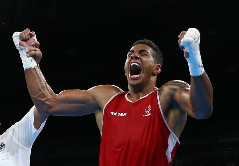 © Reuters. الملاكم الفرنسي توني يوكا يفوز بذهبية وزن فوق الثقيل في اولمبياد ريو