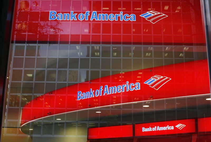 © Reuters. Reflections are seen in the windows of a Bank of America branch in New York