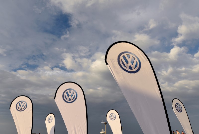 © Reuters. VW presents new Beetle at "Sunshinetour 2016"