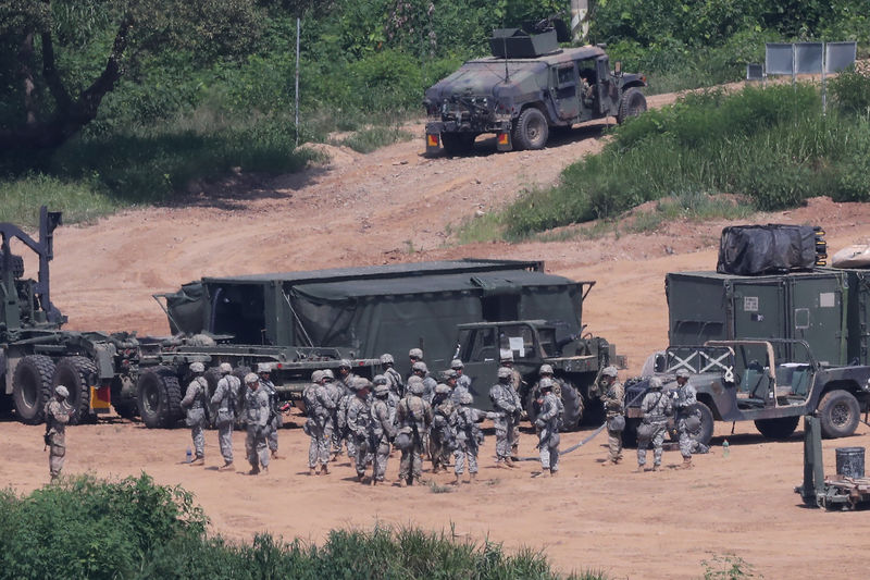 © Reuters. Soldados norte-americanos durante exercício militar em Paju, Coreia do Sul