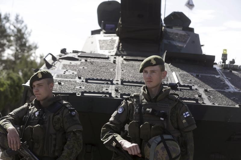 © Reuters. Finland's army soldiers attend the multinational NATO exercise Saber Strike in Adazi