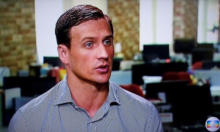 © Reuters. US swimmer Ryan Lochte gives an interview to Globo TV in New York