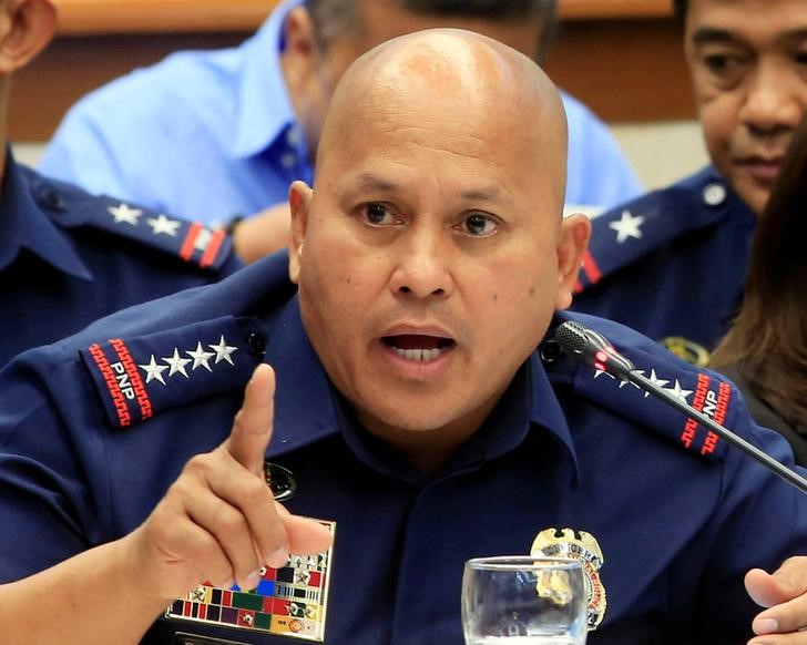 © Reuters. قائد شرطة الفلبين: تورط 300 ضابط في تجارة المخدرات