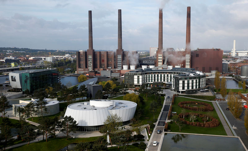 © Reuters. A general view shows the Volkswagen production site in Wolfsburg