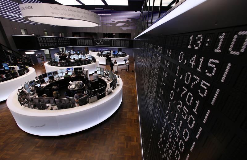 © Reuters. LES MARCHÉS EUROPÉENS DANS LE VERT À LA MI-SÉANCE