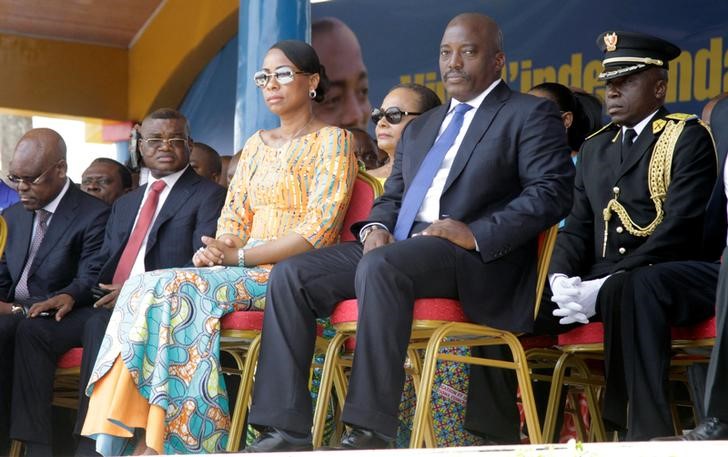 © Reuters. Democratic Republic of the Congo's President Joseph Kabila and First Lady Marie Olive Lembe attend the anniversary celebrations of CongoÕs independence from Belgium in Kindu
