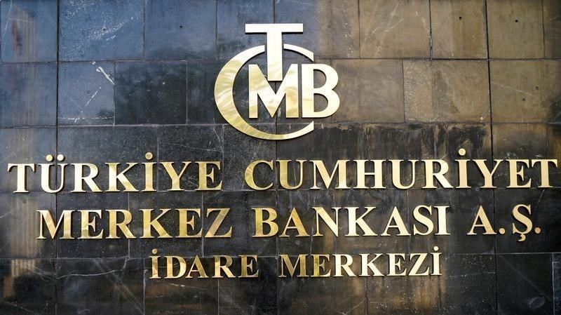 © Reuters. A logo of Turkey's Central Bank is pictured at the entrance of the bank's headquarters in Ankara