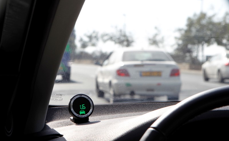 © Reuters. A device, part of Mobileye driving assist system, is seen on the dashboard of a vehicle in Jerusalem
