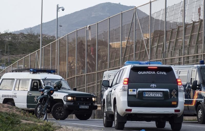 © Reuters. Policías y guardias civiles critican a Interior tras una disputa en Ceuta