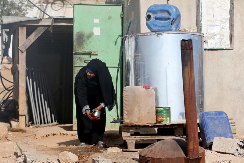 © Reuters. نقص المياه بالضفة الغربية يثير حربا كلامية بين الفلسطينيين والاسرائيليين