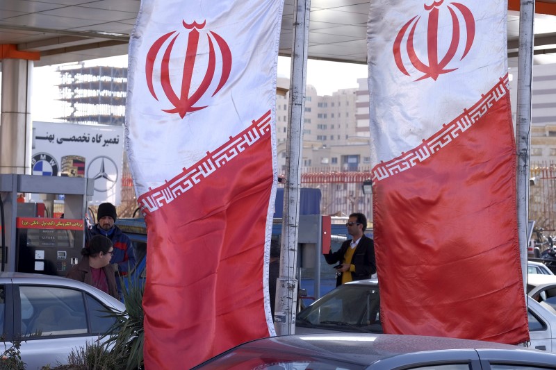 © Reuters. Iranian flags are seen at a petrol station in Tehran