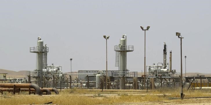 © Reuters. العبادي: استئاف ضخ خام كركوك يهدف لاستخلاص الغاز وعدم تضرر الحقل