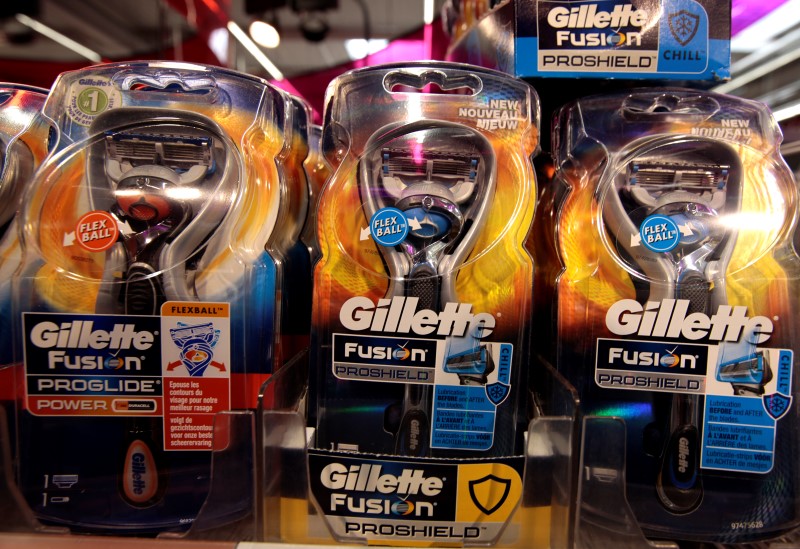 © Reuters. Gillette razors are seen on racks at a Carrefour hypermarket in Nice