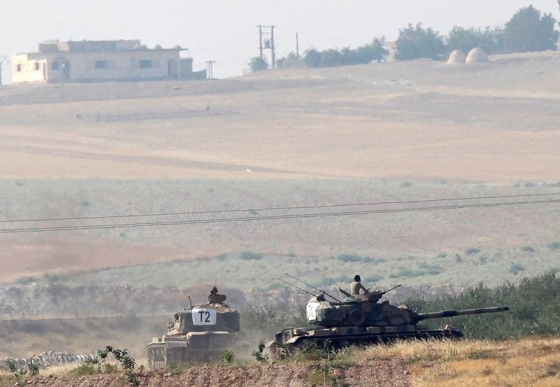 © Reuters. وكالة: مقاتلون سوريون تدعمهم تركيا يسيطرون على قرية قرب جرابلس