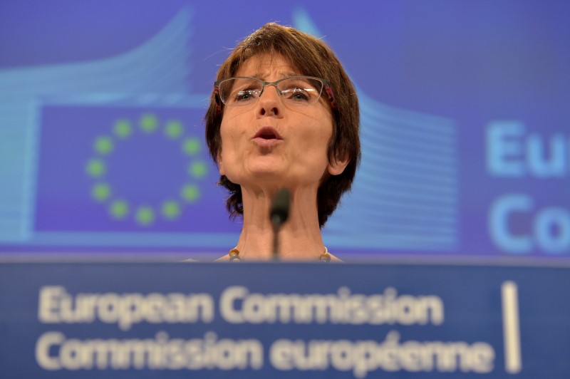 © Reuters. EU Commissioner for Employment, Social Affairs, Skills and Labour Mobility Thyssen talks during a news conference after a meeting in Brussels