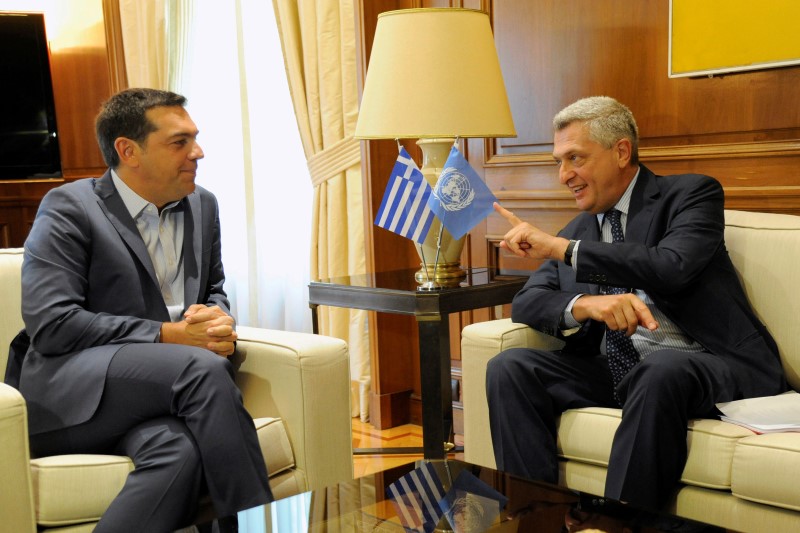 © Reuters. United Nations High Commissioner for Refugees Filippo Grandi meets with Greek Prime Minister Alexis Tsipras at the Maximos Mansion in Athens