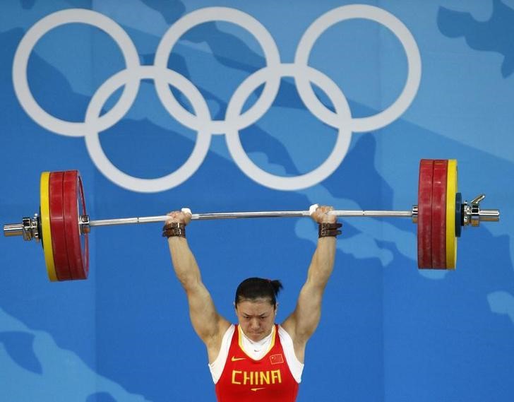 © Reuters. Cao Lei of China sets an Olympic record of 154kg in the women's 75kg Group A weightlifting clean & jerk competition at the Beijing 2008 Olympic Games
