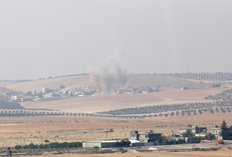 © Reuters. Fumaça vista na cidade fronteiriça síria de Jarablus