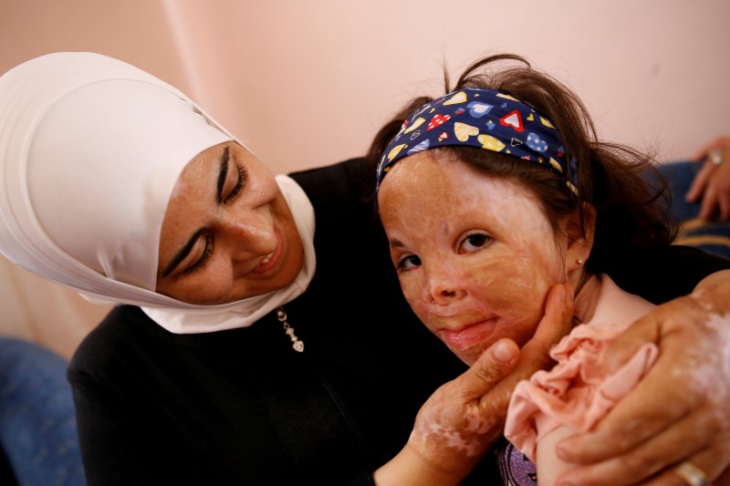 © Reuters. Mutia El Haffar Mekansi poses with her daughter Limar at their home in Ankara