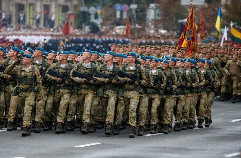 © Reuters. أوكرانيا تستعرض قوتها العسكرية بمناسبة عيد الاستقلال