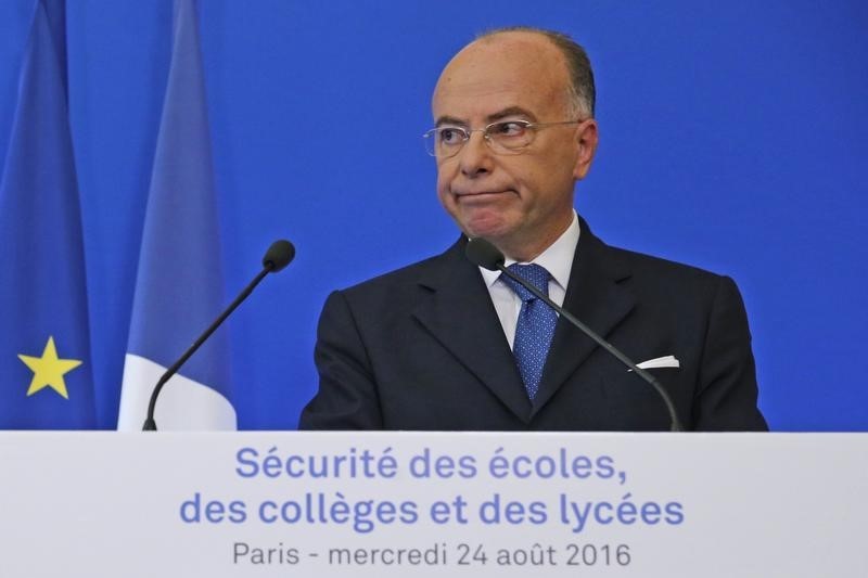 © Reuters. Francia despliega fuerzas de reserva y aumenta simulacros antiterrorismo en inicio de año escolar