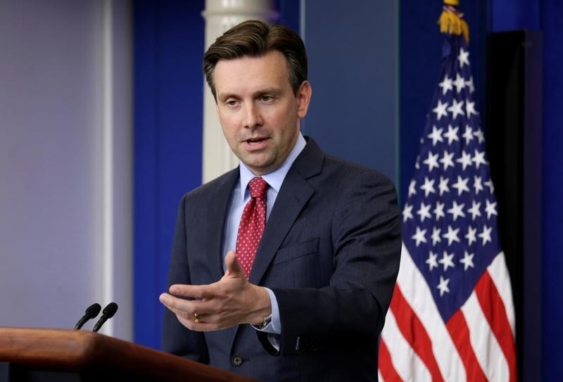 © Reuters. البيت الأبيض: أمريكا تشجع تركيا على إغلاق الحدود مع سوريا