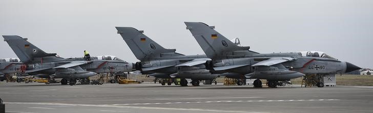 © Reuters. تقرير: الجيش الألماني يبحث سحب طائراته من قاعدة جوية بتركيا