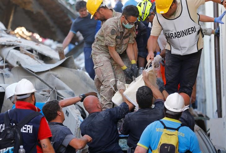 © Reuters. مسؤولون: ارتفاع عدد قتلى زلزال إيطاليا إلى 247