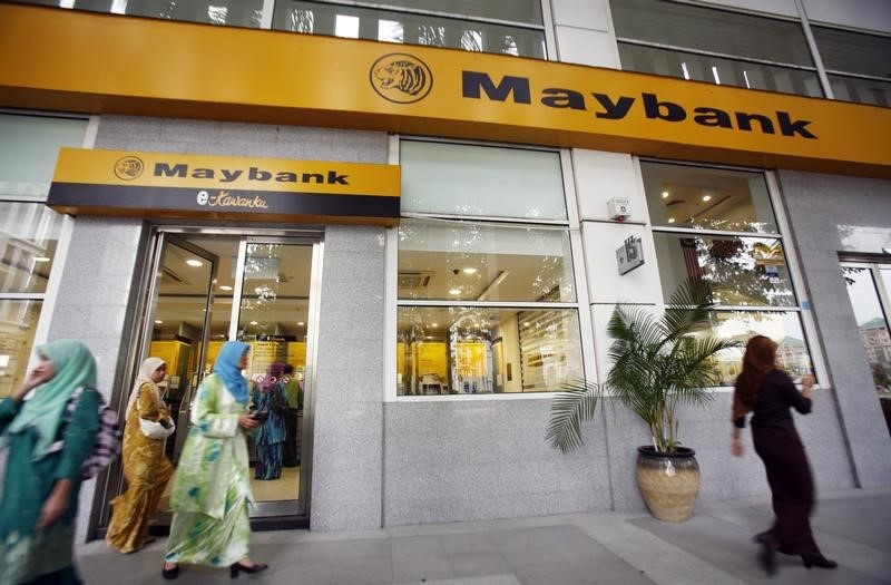© Reuters. Customers leave a branch of Malaysia's Maybank in Putrajaya