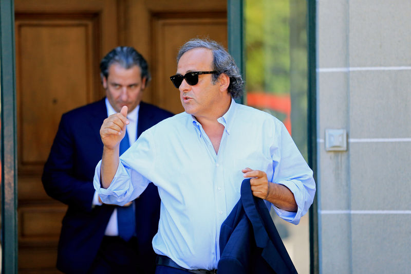 © Reuters. Platini leaves the Court of Arbitration for Sport in Lausanne