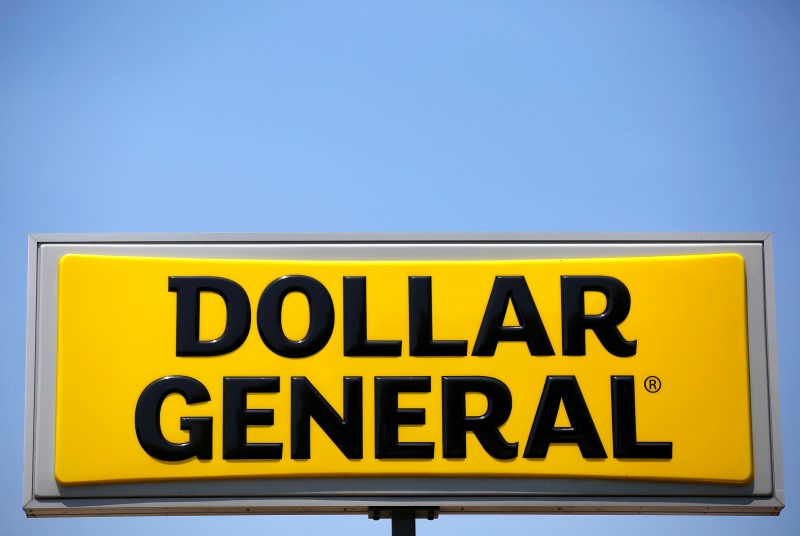 © Reuters. A sign is seen outside a Dollar General store in Chicago