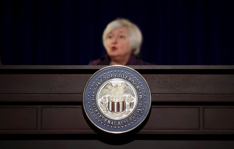 © Reuters. Los banqueros centrales apuntan a un mayor gasto público en EEUU