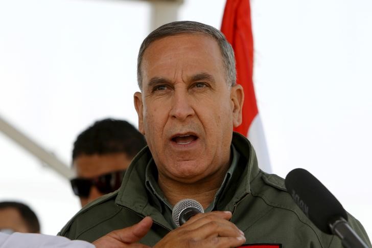 © Reuters. Khaled al-Obeidi speaks to the media at an Iraqi army base in Camp Taji in Baghdad