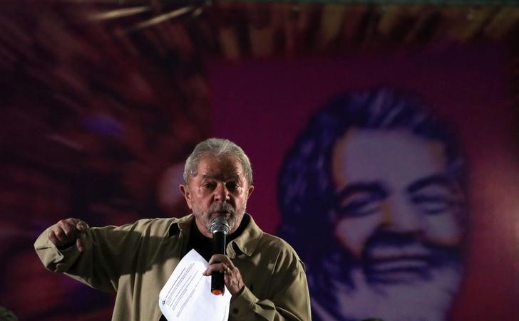 © Reuters. Ex-presidente Luiz Inácio Lula da Silva discursa em reunião com mulheres ativistas em Santo André, Brasil