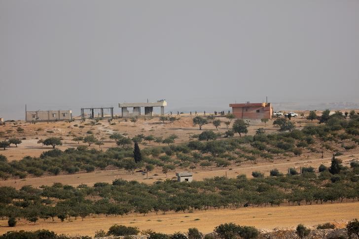 © Reuters. مصدر: قوات تركية تقصف مقاتلين من أكراد سوريا جنوب جرابلس