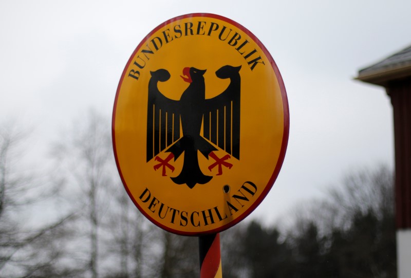 © Reuters. A sign 'Germany's seen at the border to Czech Republic near Clausnitz