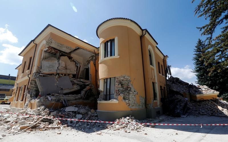 © Reuters. ارتفاع عدد قتلى زلزال إيطاليا إلى 267