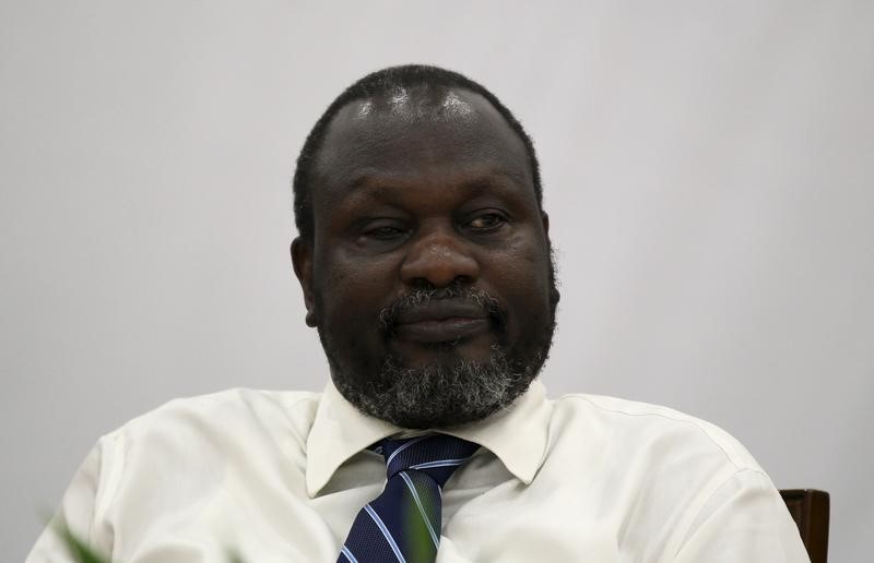 © Reuters. South Sudan's opposition leader Riek Machar attends a briefing ahead of his return to South Sudan as vice president, in Addis Ababa