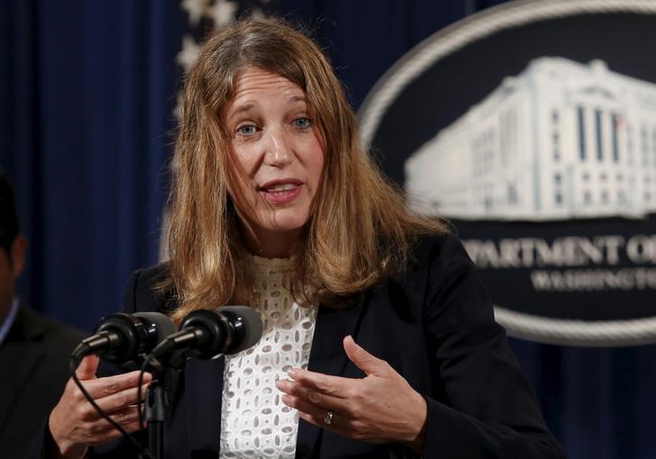© Reuters. Health and Human Services (HHS) Secretary Sylvia Mathews Burwell speaks at a news conference to announce the results of a national Medicare fraud takedown at the Justice Department in Washington